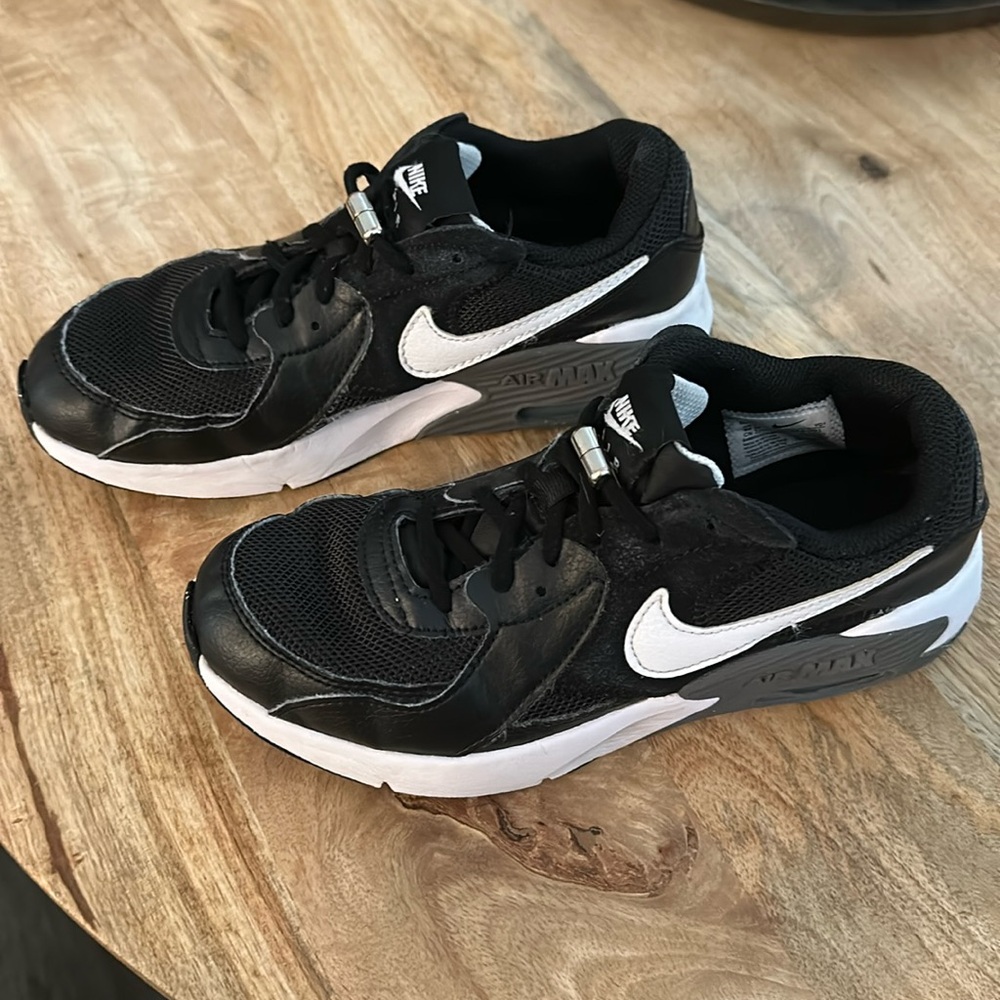 Boy Black Nike Air Max size 3.5